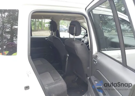 2014 Jeep Compass Sport из США, поврежденный, VIN 1C4NJCBA1ED777250